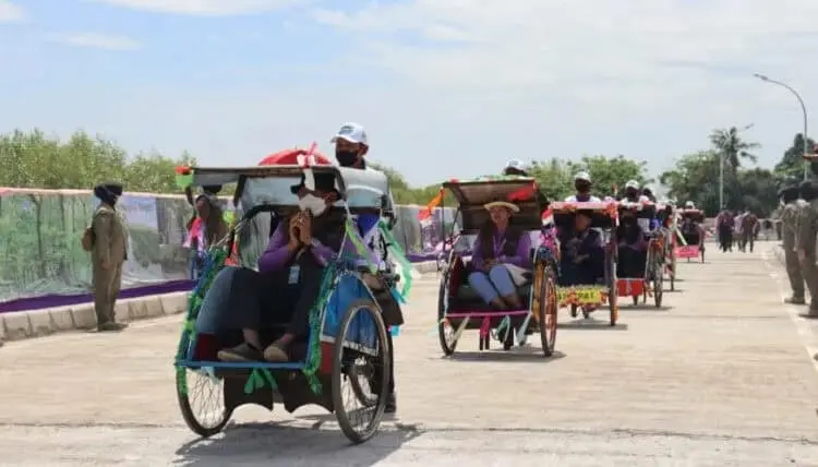 Ratusan Becak Sambut Delegasi Menuju Ketapang Urban Aquaculture