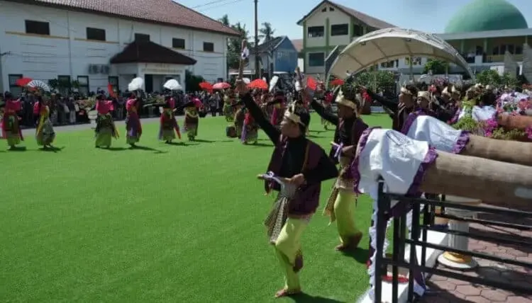 Delegasi PEMSEA Disambut Kesenian Rampak Bedug Saat Kunjungan ke Ketapang