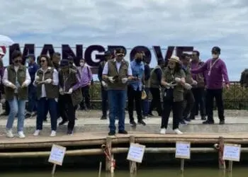 Delegasi PEMSEA Diajak Bupati Makan Produk Mangrove Hingga Lepas Kepiting Langka