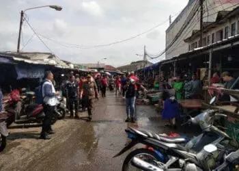Lurah Ciputat Tertibkan PKL Penyerobot Jalan H Usman Pasar Ciputat