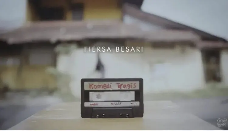 Lirik Lagu Komedi Tragis - Fiersa Besari