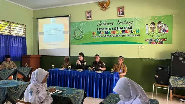 Sambangi SMPN 3 Tigaraksa, Kejari Ingatkan Bahaya Narkoba dan Bijak Pakai Medsos