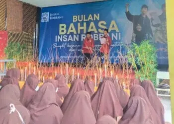 Pelajar SMP IP Insan Robbani Adu Kreatifitas di Ajang Bulan Bahasa dan Sastra