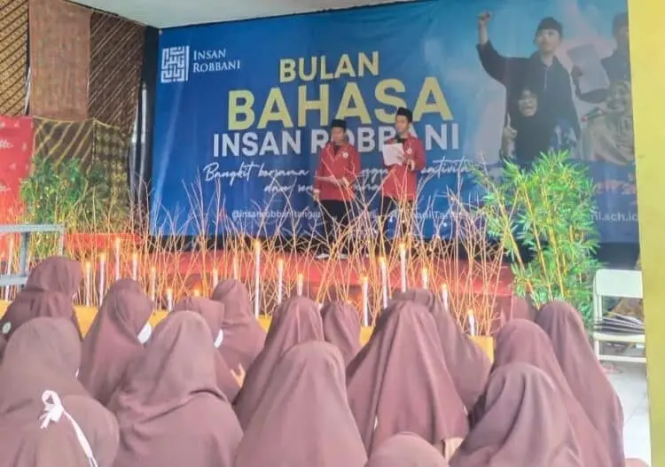 Pelajar SMP IP Insan Robbani Adu Kreatifitas di Ajang Bulan Bahasa dan Sastra