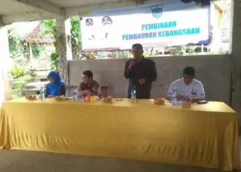 Kepala Badan Kesbangpol Pandeglang, Tb. Entus Bakti, sedang menyampaikan sambutan di acara Pembinaan Pembauran Kebangsaan, belum lama ini. (DOKUMEN/SATELITNEWS.COM)