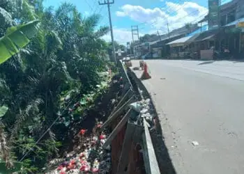 Hati-hati, Badan Jalan di Pasar Picung Longsor