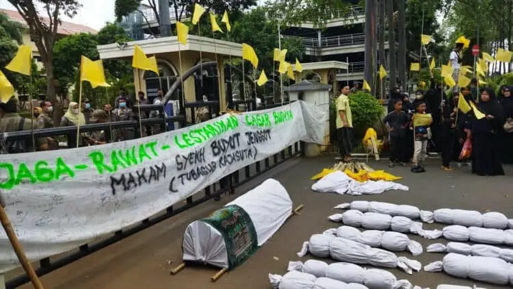 Warga Panunggangan Barat Demo, Bendera Kuning Penuhi Puspemkot