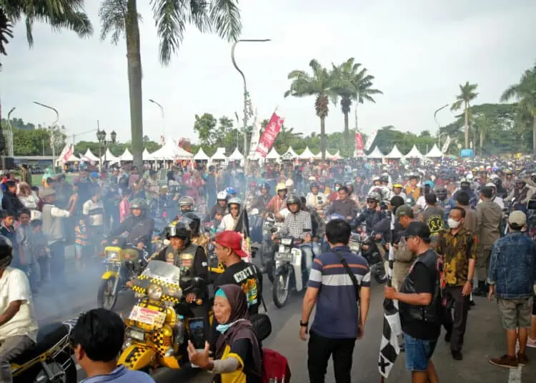 Foto Penghobi Motor Riding Sore Peringati Hari Sumpah Pemuda