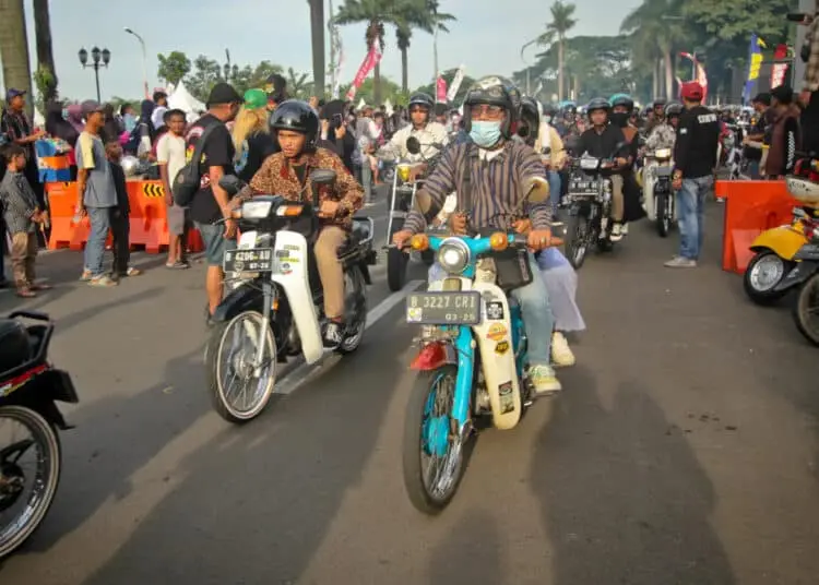 Foto Penghobi Motor Riding Sore Peringati Hari Sumpah Pemuda