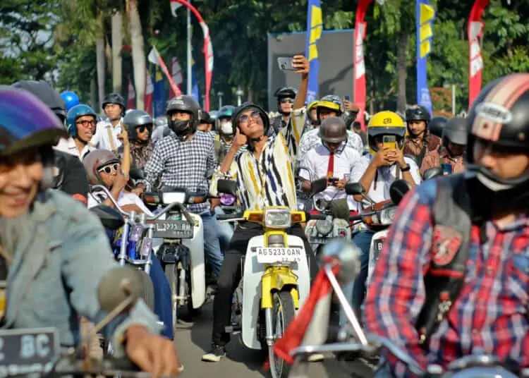 Foto Penghobi Motor Riding Sore Peringati Hari Sumpah Pemuda