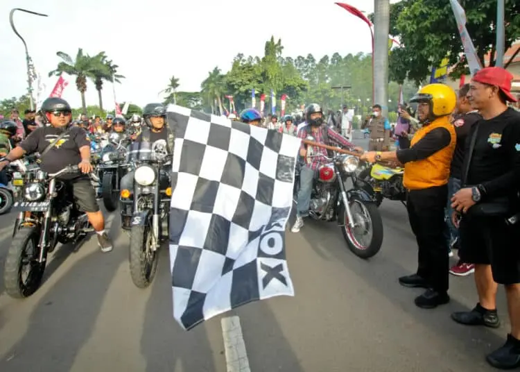 Foto Penghobi Motor Riding Sore Peringati Hari Sumpah Pemuda