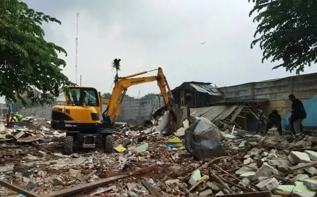 Berdiri di Atas Lahan Pengairan, Puluhan Bangunan di Neglasari Dibongkar Paksa