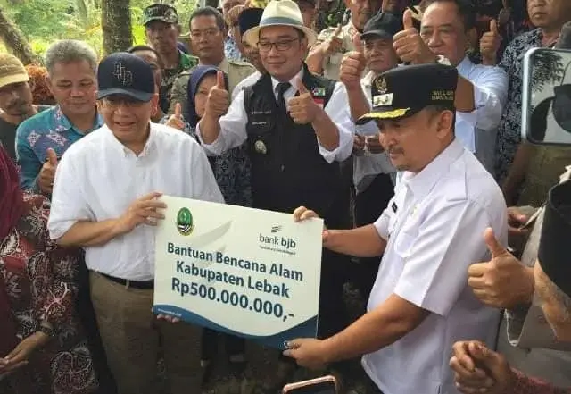 Gubernur Jabar Beri Bantuan Dana Rp 500 Juta Bagi Warga Lebak Terdampak Banjir dan Longsor