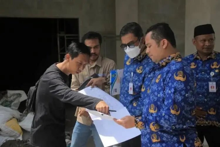 Wali Kota Arief Mencak-Mencak di Proyek Sport Center