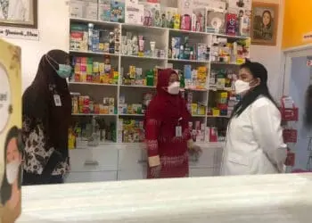 Pastikan Obat Sirup Tak Dijual, Puskesmas Cipondoh Sidak Apotek dan Klinik