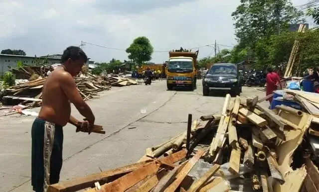 Bangli Songsit di Kecamatan Benda Akhirnya Dibongkar