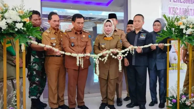 Kantor Desa Kareo Dibangun Secara Swadaya, Bupati Tatu: Ini jadi Contoh Kades Lainnya