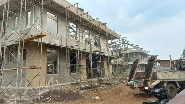 Salah satu gedung OPD di kawasan Puspemkab Serang, masih dalam tahap pembangunan. (DOKUMEN/SATELITNEWS.COM)