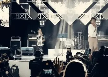 Lirik Lagu Rindu Rumah – Wizz Baker feat Gihon Marel Loimalitna