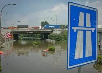 Foto Banjir di Gerbang Tol Bitung Tangerang