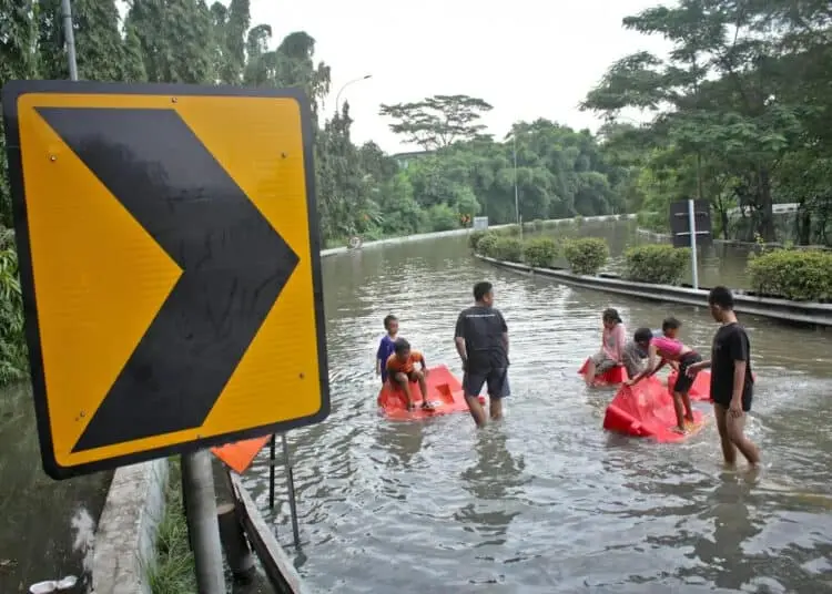 Foto Banjir di Gerbang Tol Bitung Tangerang
