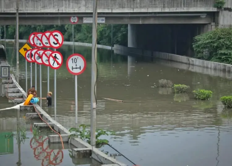Foto Banjir di Gerbang Tol Bitung Tangerang