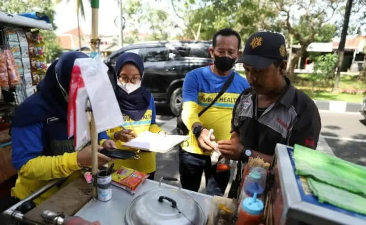 Dinkes Kota Tangerang Tes Sampel Makanan Pedagang di Stadion Benteng Reborn, Hasilnya Ada Produk Berformalin
