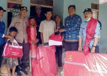 Peduli Sari, Muspika, Puskesmas dan Relawan KSB Sukaresmi Pandeglang Salurkan Bantuan