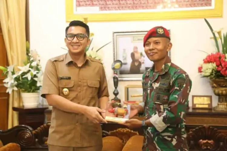 Kopassus Gelar Latihan dan Baksos di Mandalawangi
