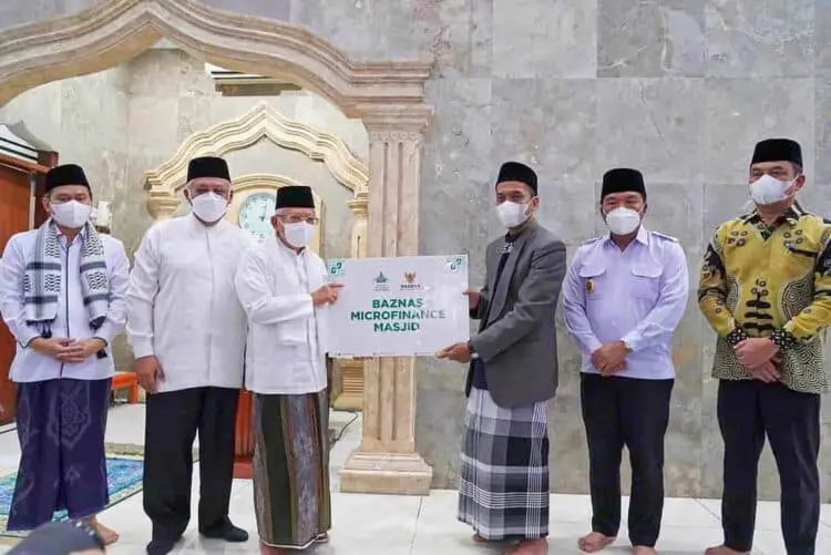 Salat Jumat di Tangsel, Wapres Imbau Jamaah Vaksin Booster