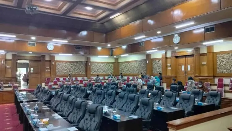 Paripurna Penetapan APBD Kabupaten Serang 2023 Molor Berjam jam, Ini Alasannya