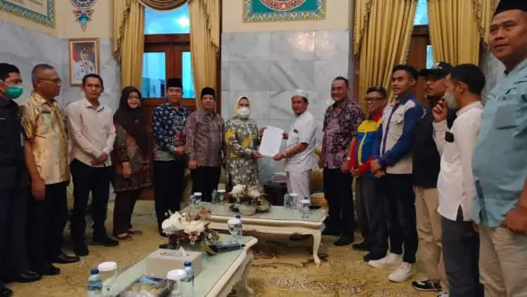 Temui Bupati Tatu, Ini Permintaan Buruh di Kabupaten Serang