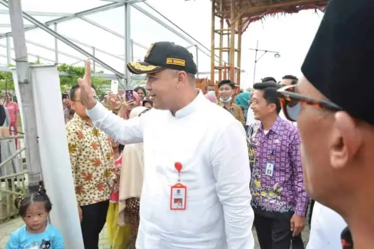 Bupati Zaki Resmikan Kampung Tematik Waru Brilian Bojong Renged