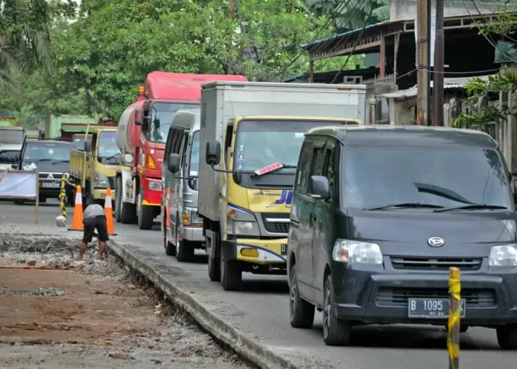 Foto Kemacetan Lalu Lintas di Jalan Marsekal Suryadarma