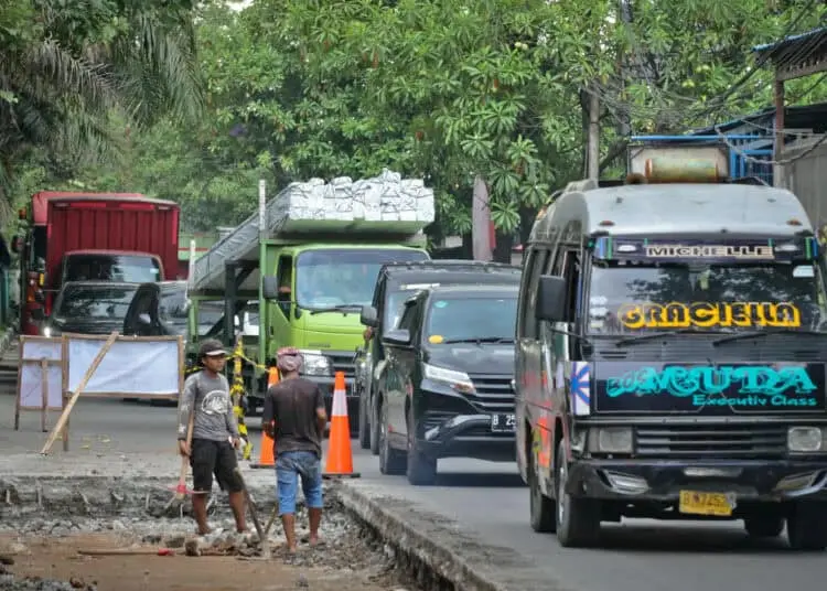 Foto Kemacetan Lalu Lintas di Jalan Marsekal Suryadarma