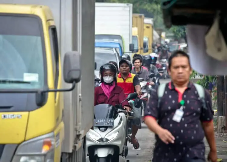 Foto Kemacetan Lalu Lintas di Jalan Marsekal Suryadarma