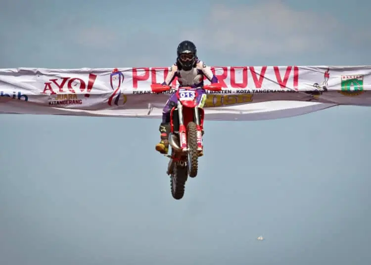 Foto Aksi Atlet Cabor Motocross Porprov VI Banten