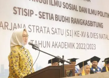 Orasi Ilmiah, Airin Beri Motivasi Lulusan STISIP Setia Budhi Rangkasbitung