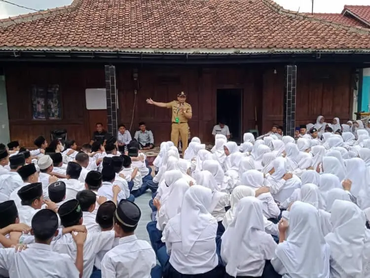 Lurah Binong Bersama Tiga Pilar Gencar Sosialisasi Antisipasi Tawuran Antar Pelajar