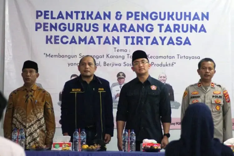 Andika Hazrumy menghadiri acara pelantikan pengurus KT Kecamatan Tirtayasa, Kabupaten Serang, Sabtu (12/11/2022), yang dihadiri pula oleh Ketua Karang Taruna Kabupaten Serang, Bahrul Ulum. (ISTIMEWA)