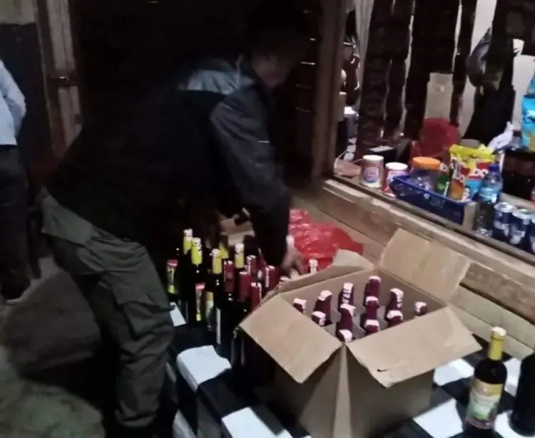 Terus Perangi Peredaran Miras, Ratusan Botol Diamankan Personel Satpol PP Pandeglang