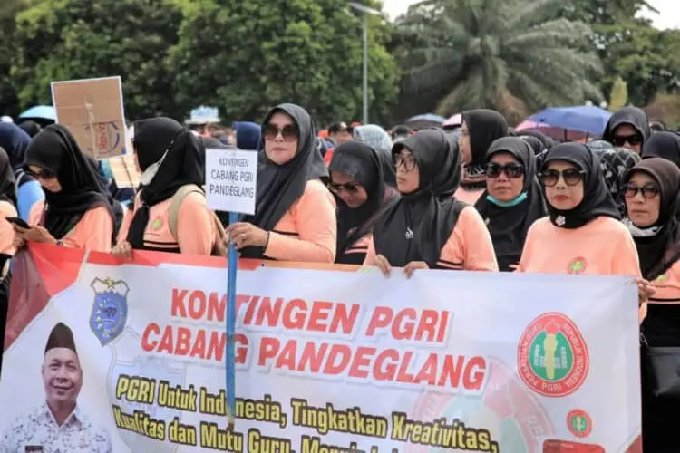 Berbagai Perlombaan Warnai Peringatan Hari Guru dan HUT PGRI di Pandeglang