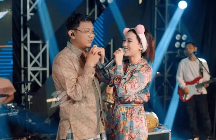 Lirik Lagu Mendem Wedokan - Denny Caknan Feat Happy Asmara
