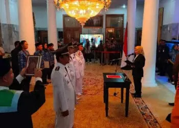 Bupati Serang Ratu Tatu Chasanah, melantik dan mengukuhkan ratusan Aparatur Sipil Negara (ASN), Selasa (27/12/2022). (SIDIK/SATELITNEWS.COM)