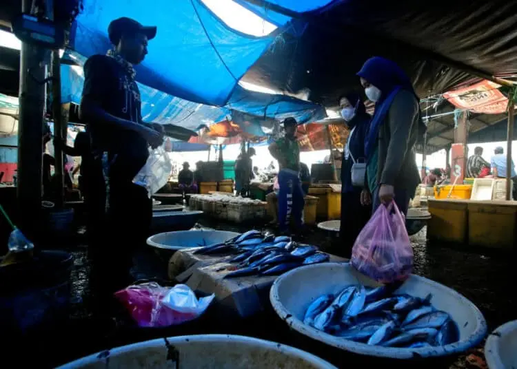Foto Akibat Cuaca Ekstrim, Harga Ikan di TPI Cituis Tangerang Naik