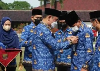 Sekda Rudi Terima Satyalencana Karya Satya 30 Tahun dari Presiden RI