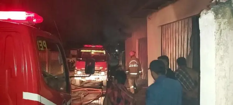 Pabrik Gamis Terbakar di Gempol Sari, Kerugian Rp 2 Miliar
