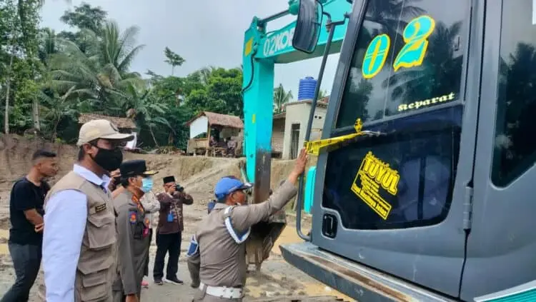 Tak Berizin, Tiga Lokasi Usaha Tambang Pasir di Mancak Kabupaten Serang Disegel