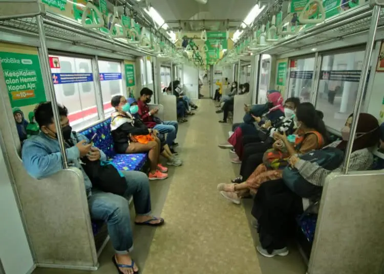 Foto Penambahan Layanan KRL Jabodetabek Pada Malam Tahun Baru