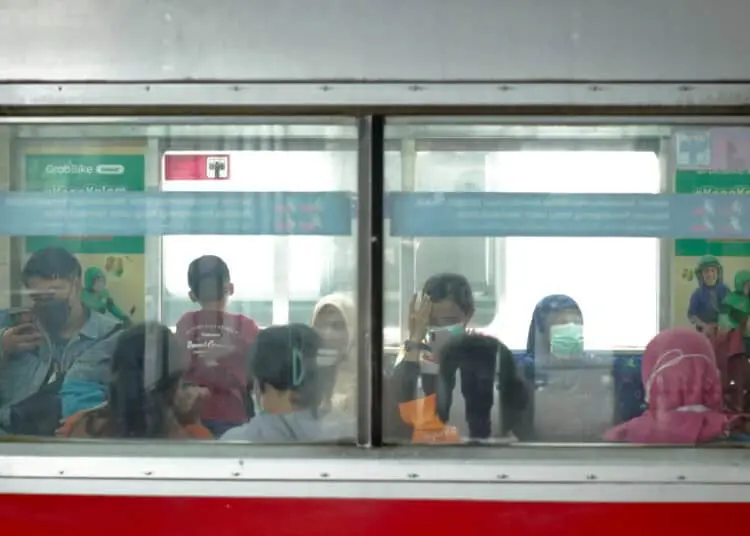 Foto Penambahan Layanan KRL Jabodetabek Pada Malam Tahun Baru